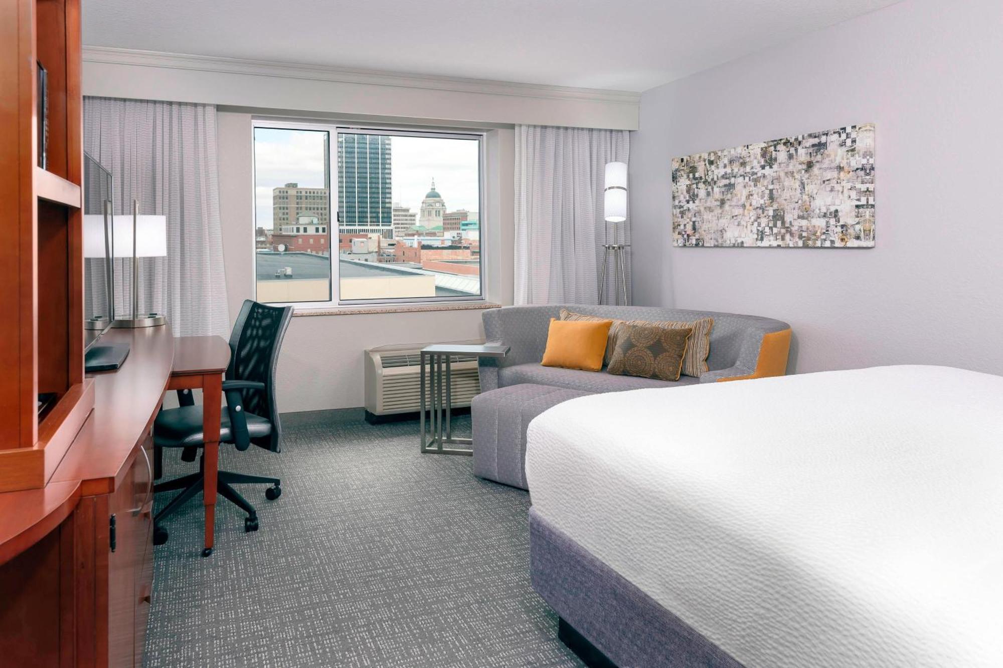 Courtyard Fort Wayne Downtown At Grand Wayne Convention Center Экстерьер фото