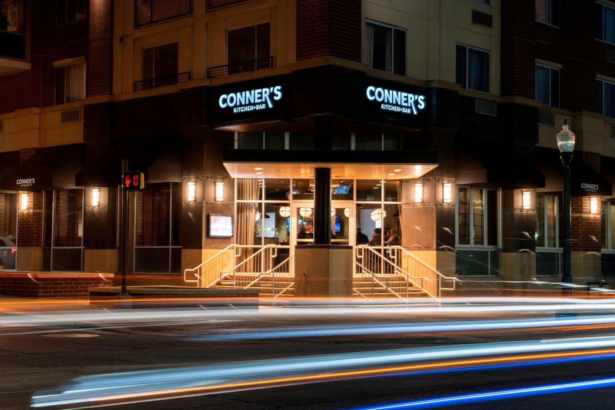 Courtyard Fort Wayne Downtown At Grand Wayne Convention Center Экстерьер фото