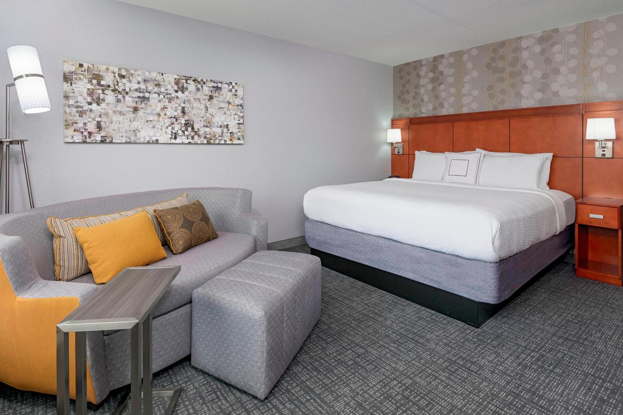 Courtyard Fort Wayne Downtown At Grand Wayne Convention Center Экстерьер фото