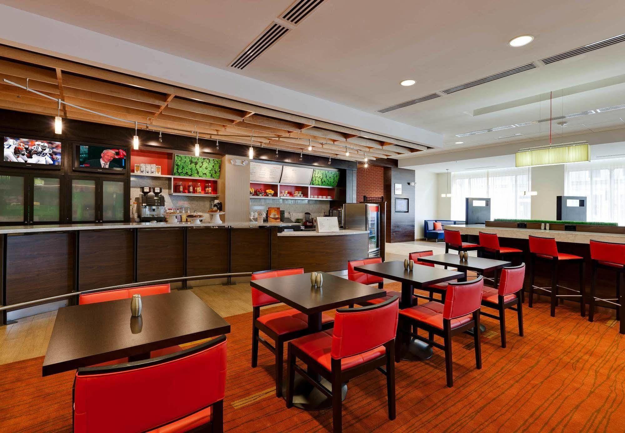 Courtyard Fort Wayne Downtown At Grand Wayne Convention Center Экстерьер фото