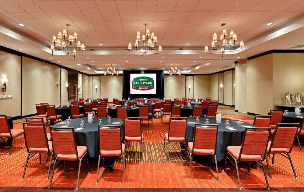 Courtyard Fort Wayne Downtown At Grand Wayne Convention Center Экстерьер фото