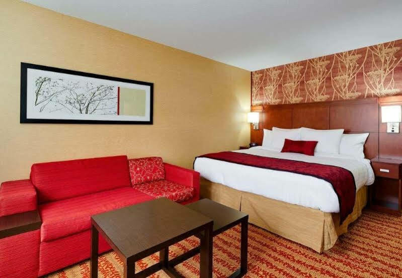 Courtyard Fort Wayne Downtown At Grand Wayne Convention Center Экстерьер фото