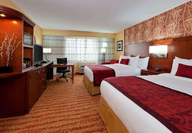 Courtyard Fort Wayne Downtown At Grand Wayne Convention Center Экстерьер фото